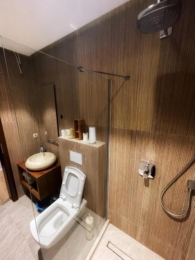 Blue Capital Apartments 1 พริสตีนา ภายนอก รูปภาพ